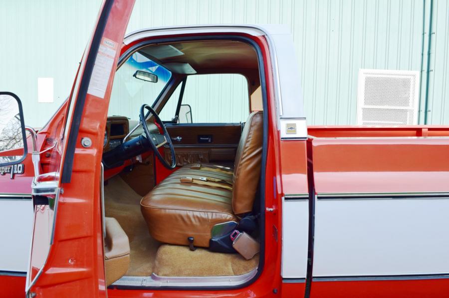 Интерьер Chevrolet C10 Cheyenne Super 1974 года  (фото 150 из 365)